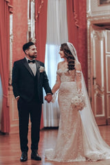 Exquisito vestido de novia de encaje con hombros descubiertos y manga larga de corte sirena