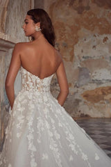 A-Line Sweetheart Floor-Length Strapless Tulle Wedding Dresses with Appliques