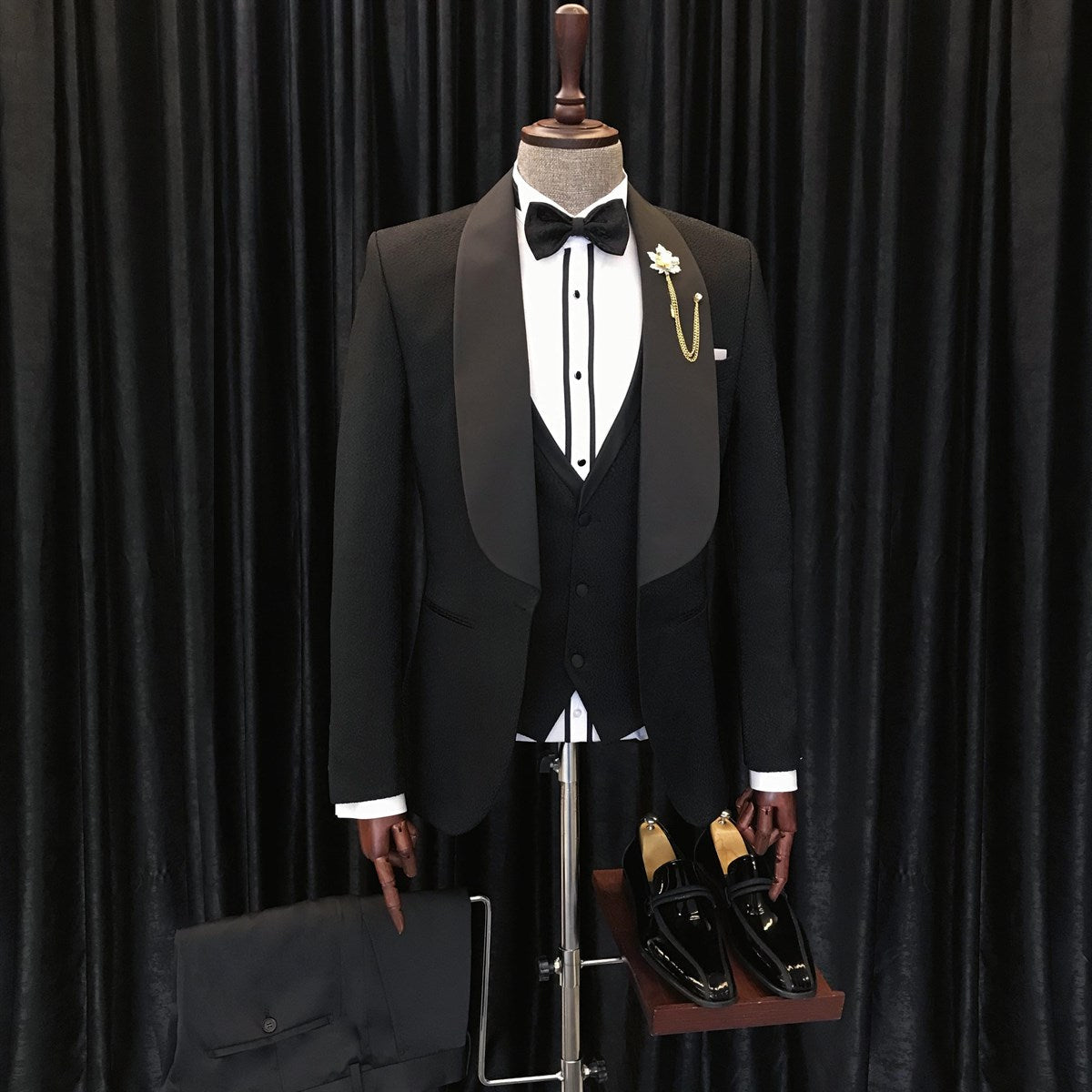 Alfred Chic Black Three-Piece Shawl Lapel Wedding Men’s Suit