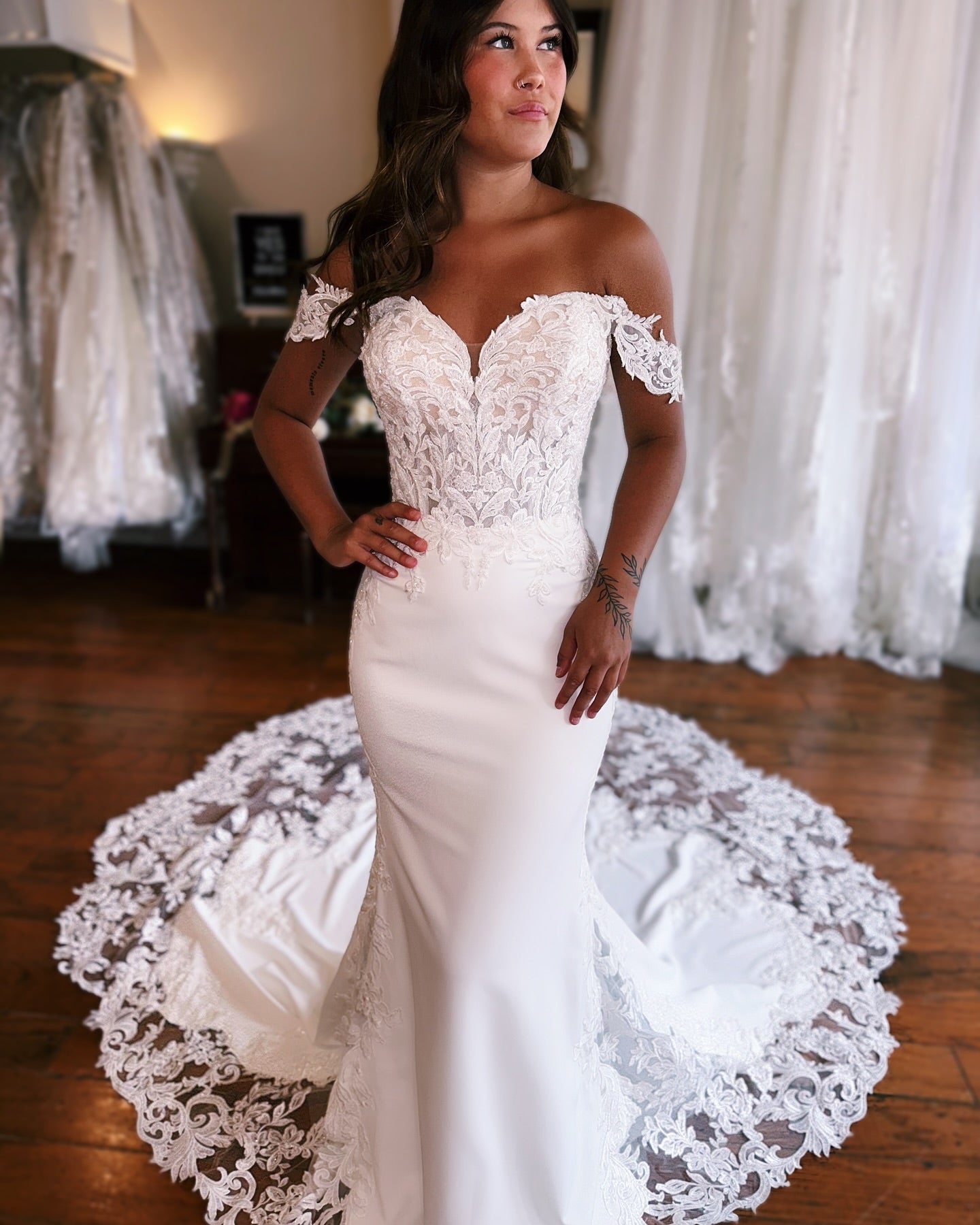 Amazing Mermaid Off-the-shoulder Sweetheart Sleeveless Appliques Satin Lace Train Wedding Dress