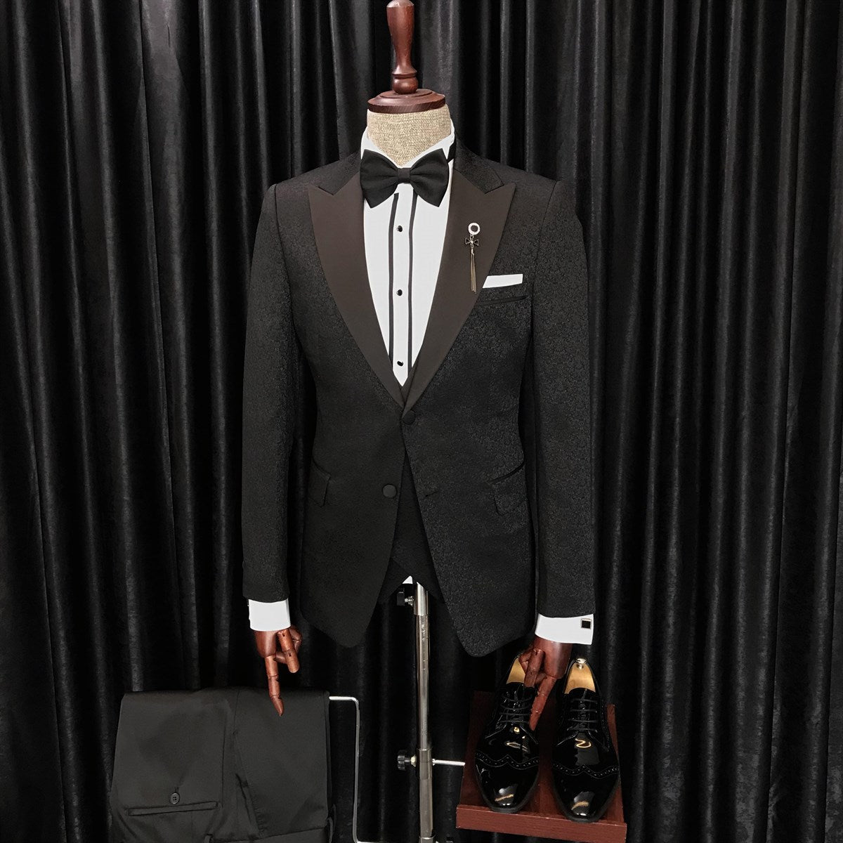 Anthony Newest Black Jacquard Three-Piece Peaked Lapel Wedding Men’s Suits