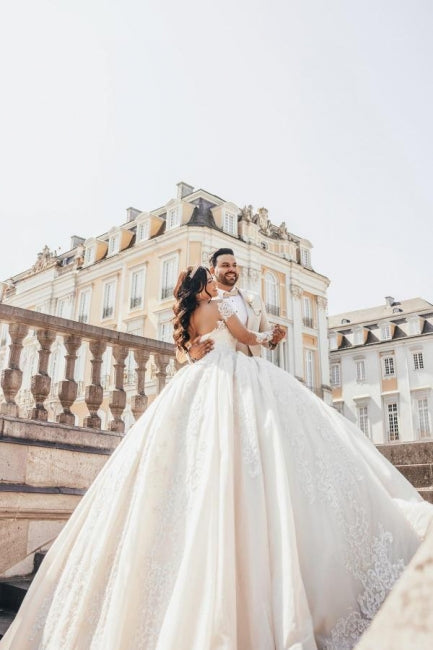 Ball Gown Floor-Length Stain Long Sleeve Appliques Sweetheart Tulle Wedding Dresses with Beadings