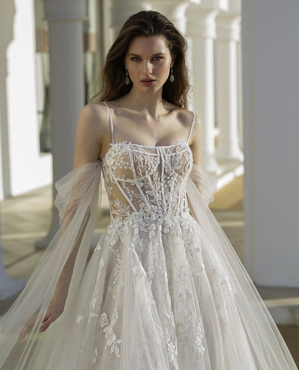 Beautiful A-Line Tulle Lace Spaghetti Straps Long Sleeve White Wedding Dresses With Appliques