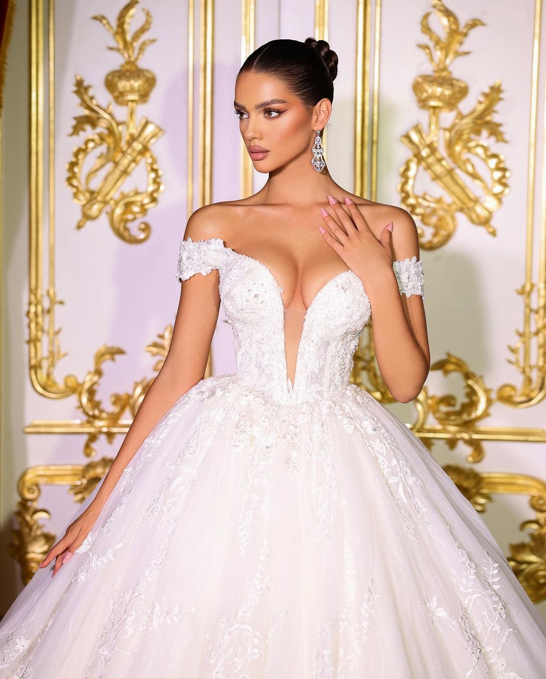 Off the shoulder v neck wedding dress best sale