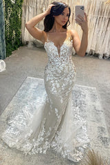 Beautiful V-neck Spaghetti Straps Mermaid Sleeveless Tulle Wedding Dress with lace