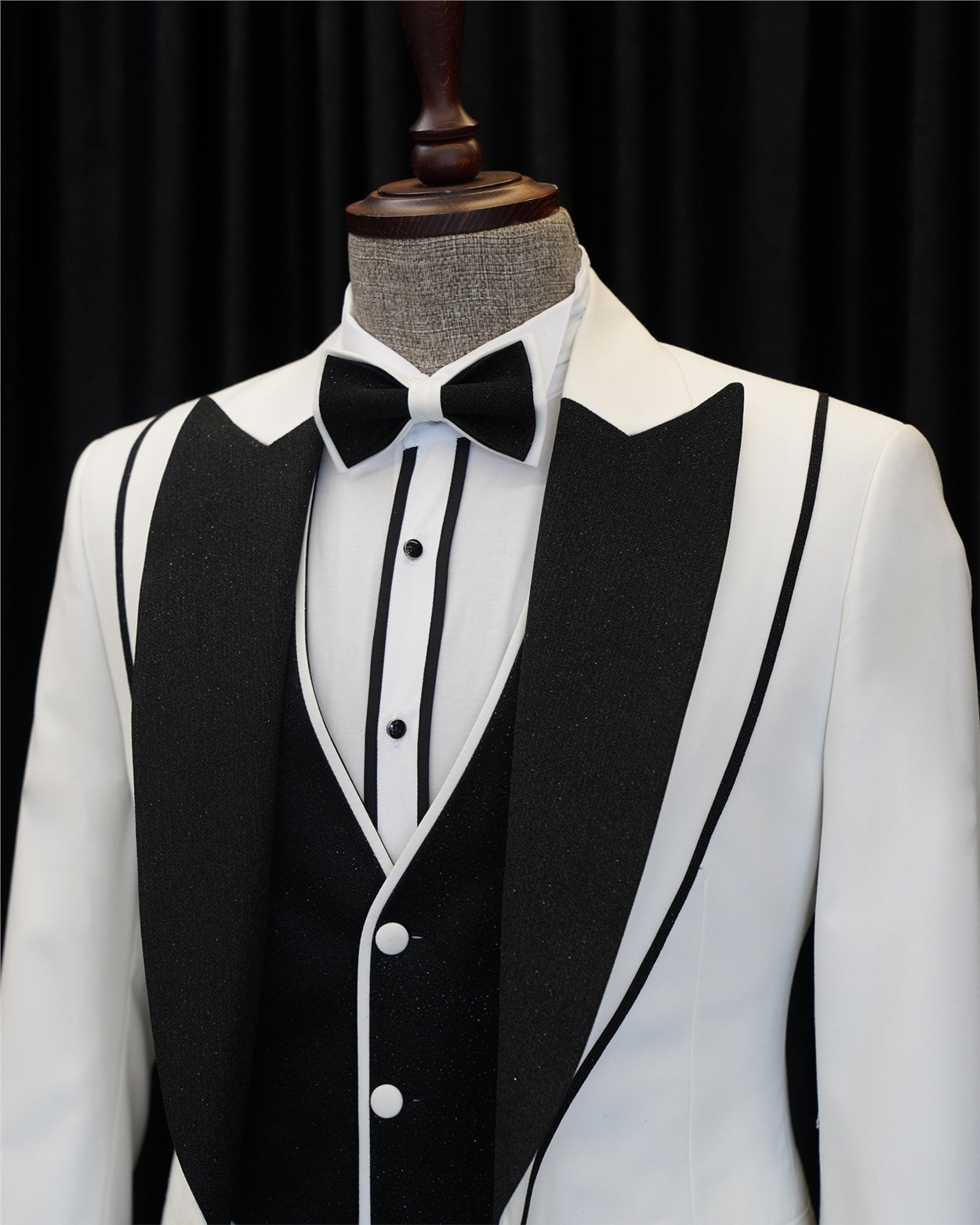 Classic White Shawl Collar Three-Piece Bespoke Groom's Wedding Suit