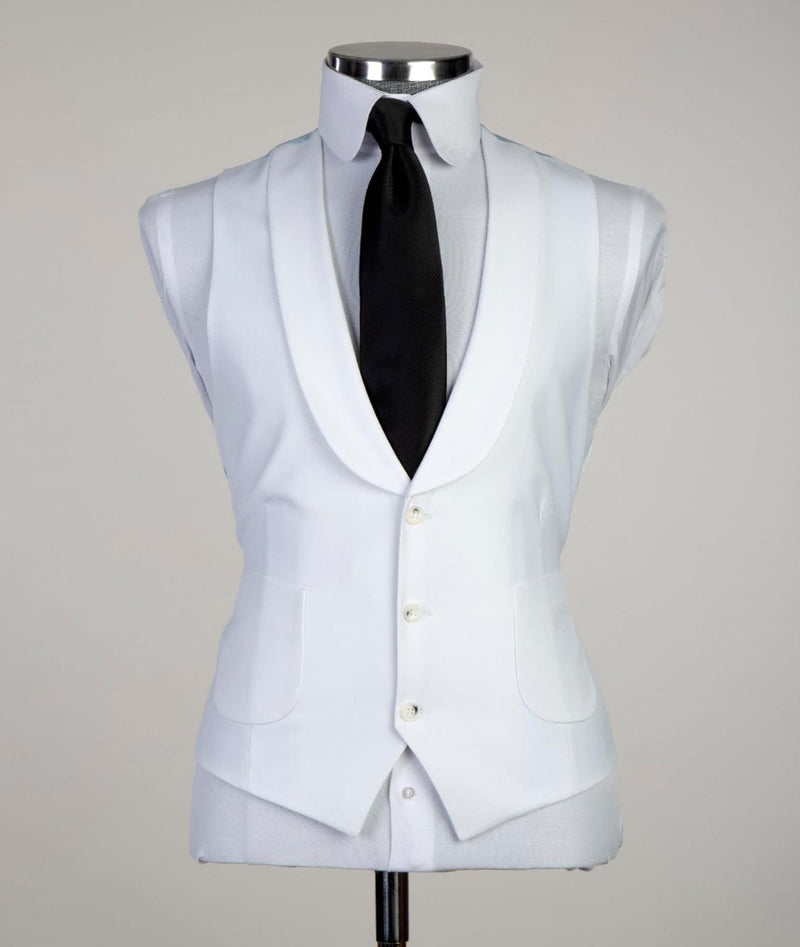 Desmond Latest White Peaked Lapel Three-Piece Business Men’s Suit