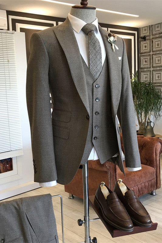 Duke Coffee Peaked Lapel Three-Piece Fashionable Business Suit