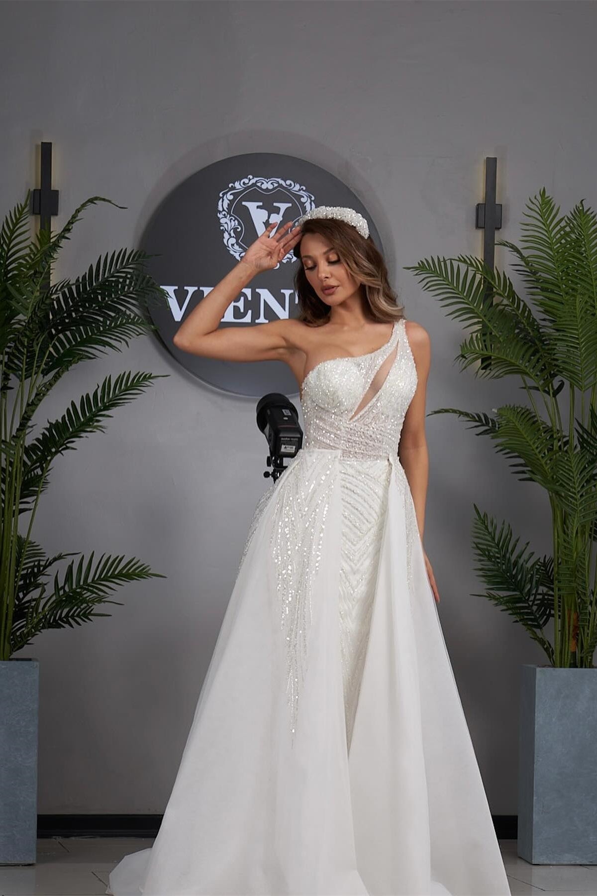 Elegant A-line One Shoulder Sleeveless Appliques Tulle Wedding Dress Woman