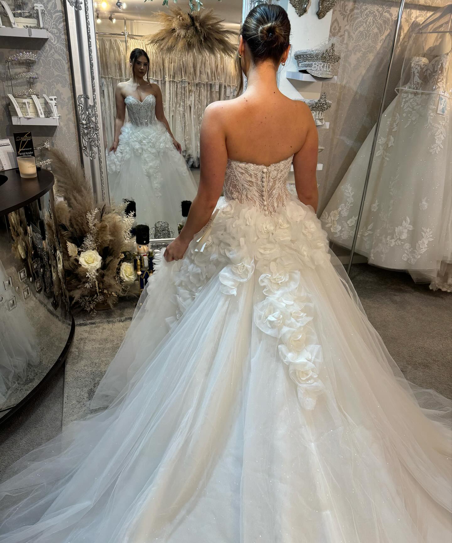 Elegant A-line Strapless Sleeveless Lace Sequined Tulle Wedding Dresses