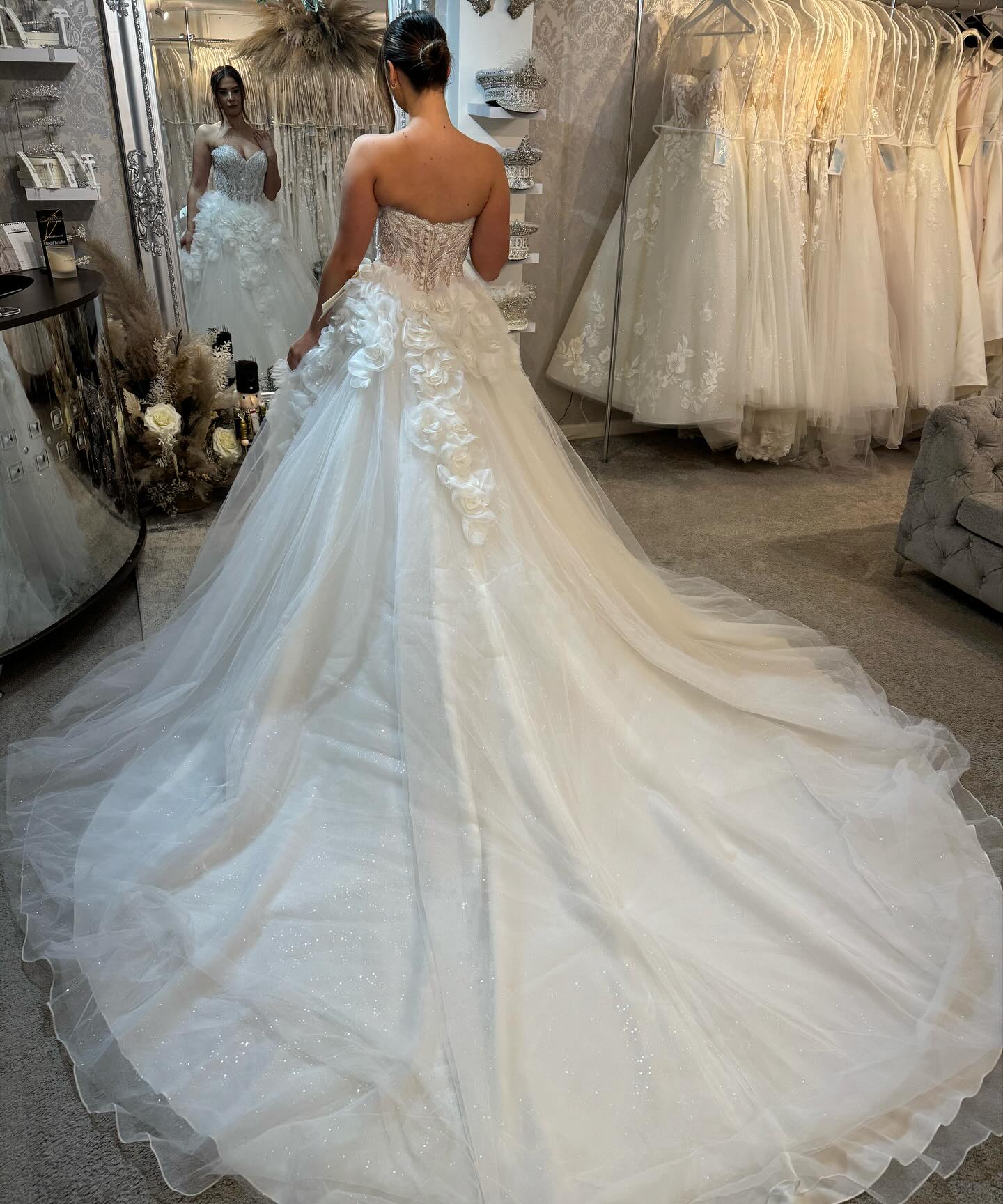 Elegant A-line Strapless Sleeveless Lace Sequined Tulle Wedding Dresses