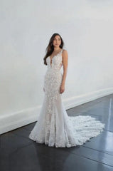 Elegant Long Mermaid V-neck Sleeveless Wedding Dresses With Lace-misshow.com