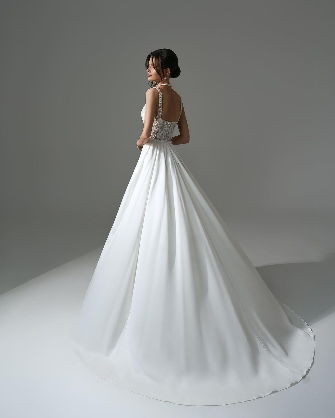 Elegant Long White A-line Beading Lace Pearls Sleeveless Wedding Dress With Slit