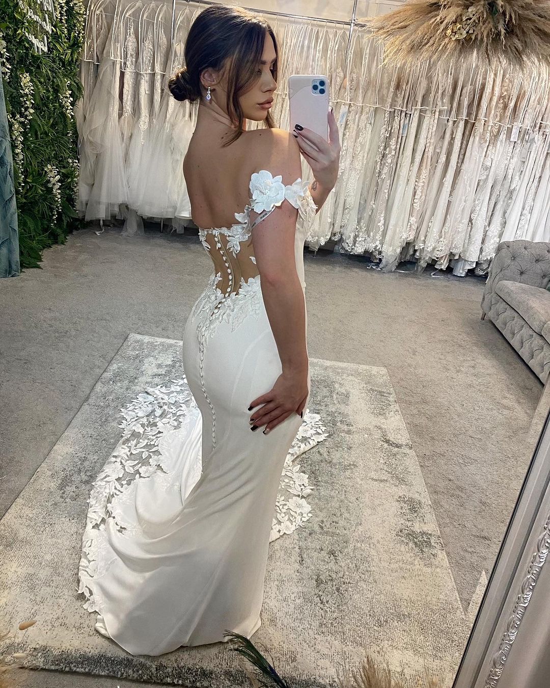 Elegant Long White Mermaid Off-the-shoulder Appliques Wedding Dress With Train