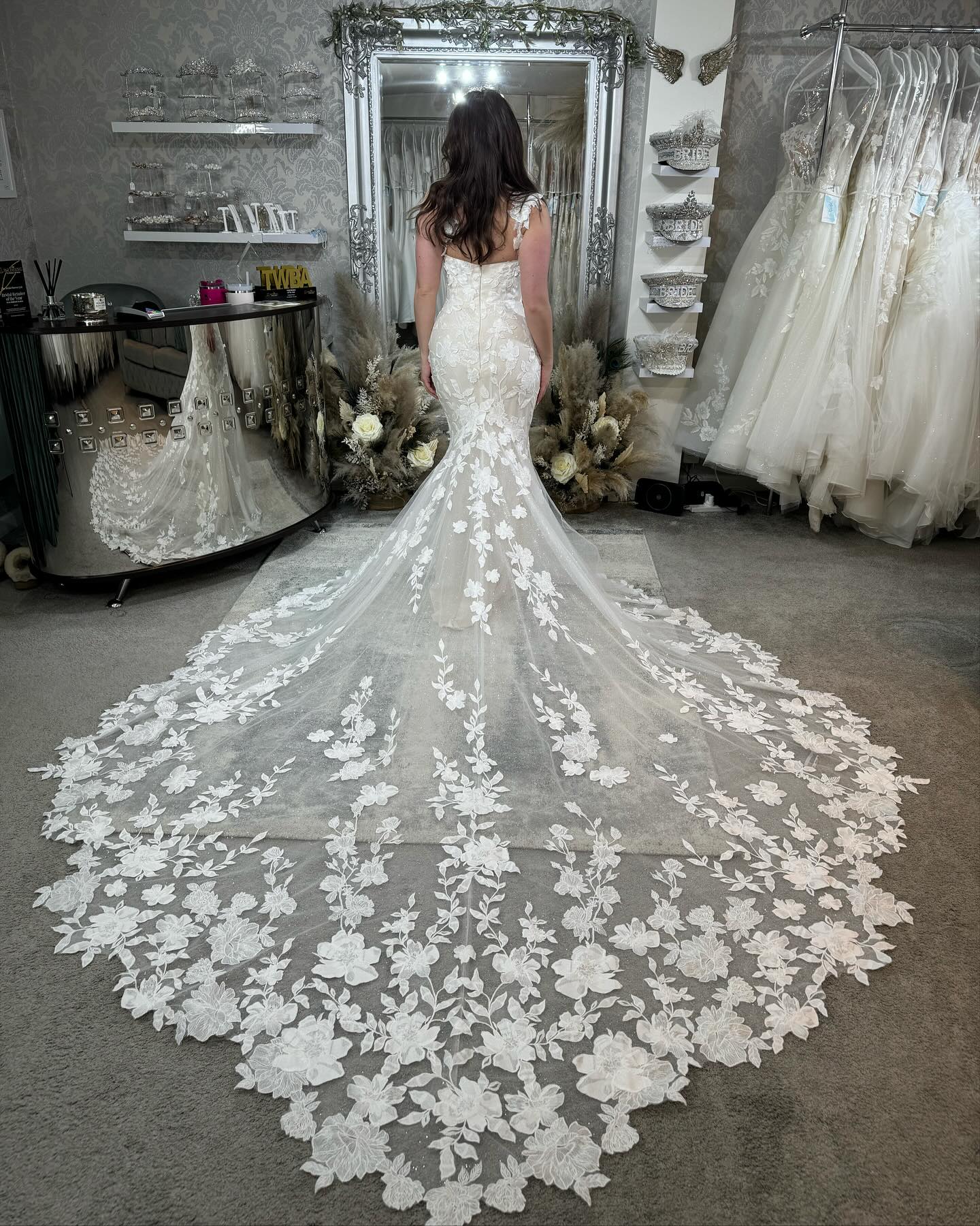 Elegant Mermaid Off-the-shoulder Sleeveless Appliques Tulle Lace Train Wedding Dress