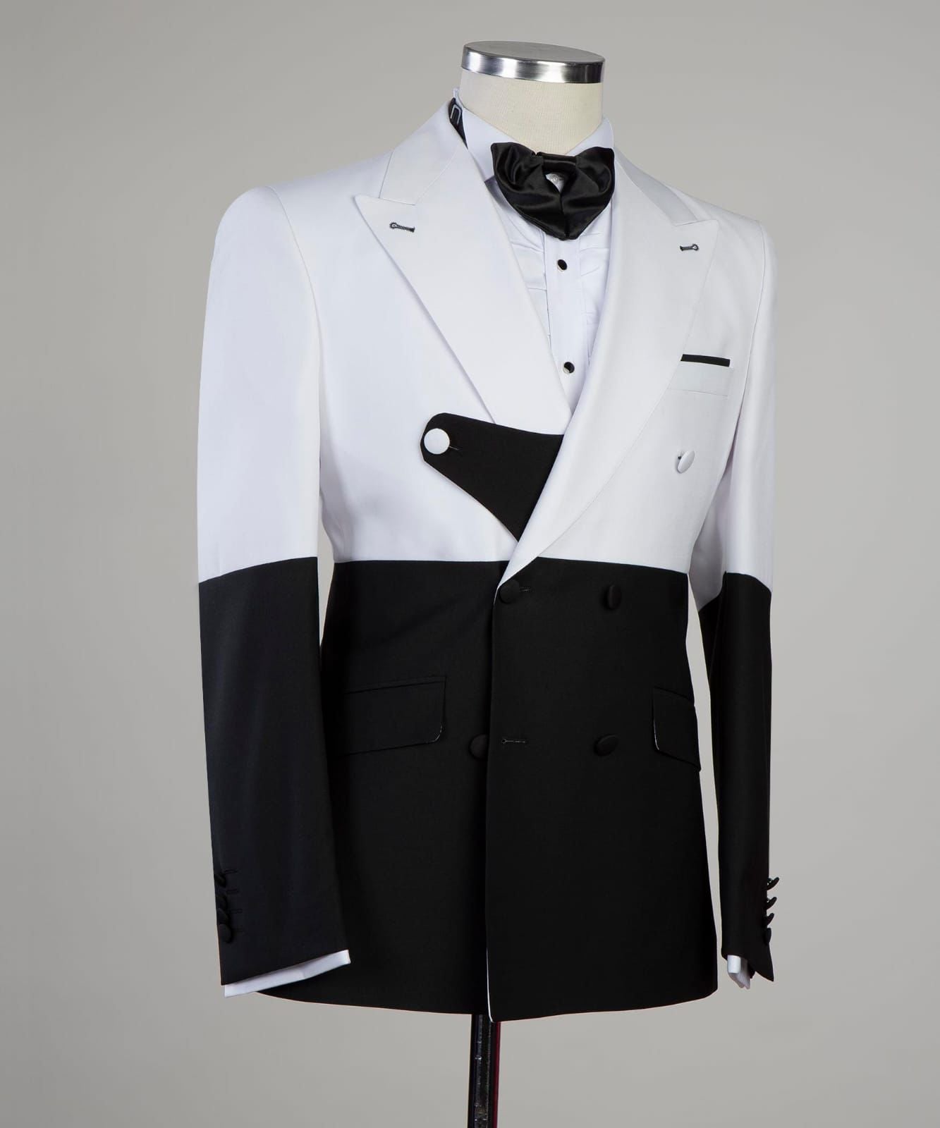 Evan New Arrival White and Black Splicing Close Fitting Peaked Lapel Men’s Suit