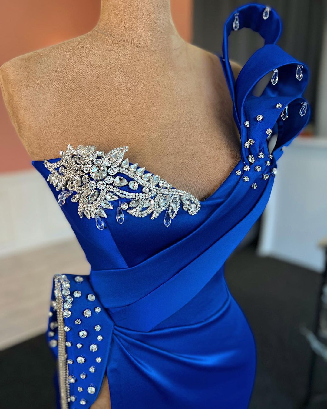 Glamorous Long Royal Blue Column One Shoulder Jewels Prom Dress With Slit