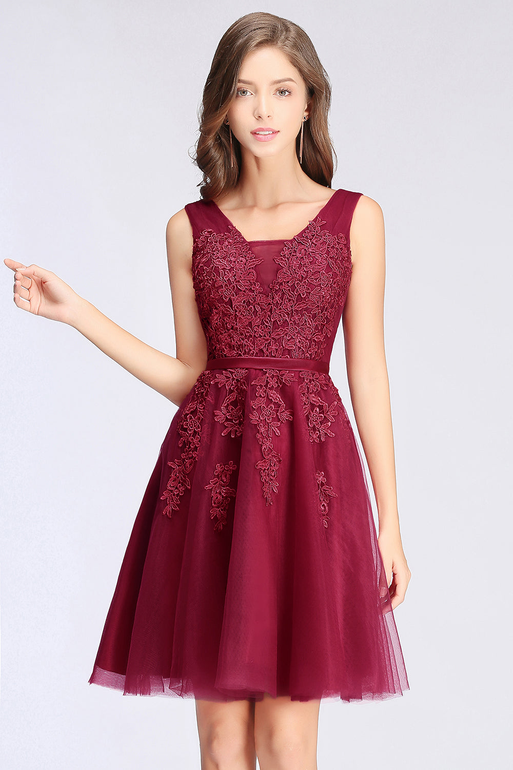 Glamorous Sleeveless Appliques Tulle Lace V-Neck Knee Length Dress