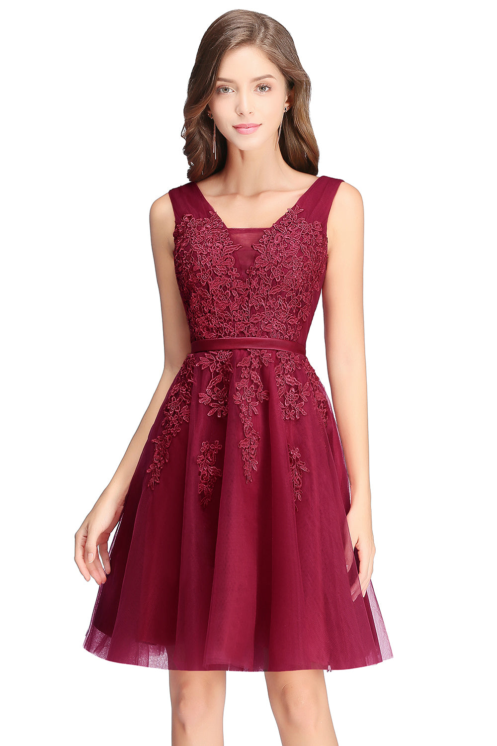 Glamorous Sleeveless Appliques Tulle Lace V-Neck Knee Length Dress