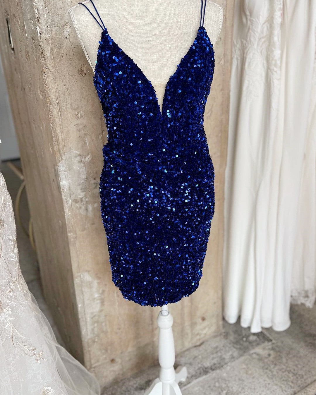 Gorgeous Short Sequined Spaghetti Straps V-neck Tight Homecoming Dress