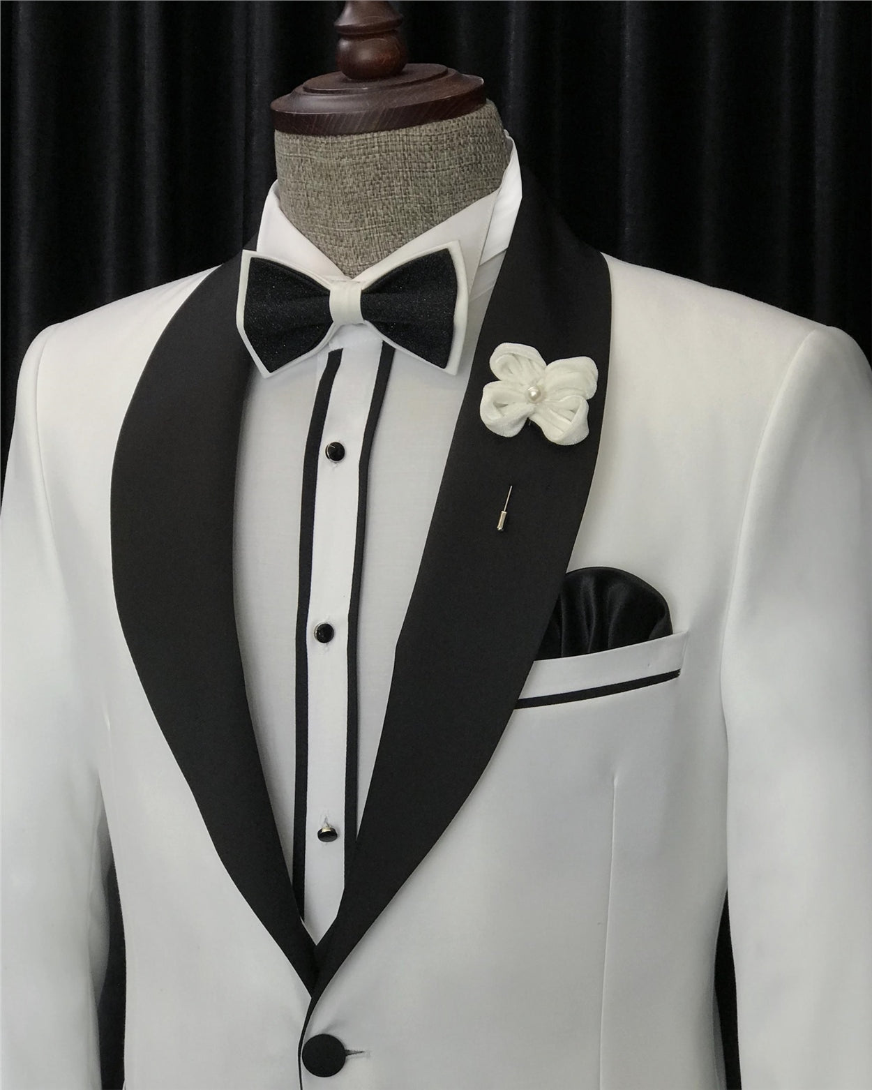 Jone Chic White Three-Piece Slim Fit Groom's Wedding Ensemble