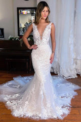 Sexy Long Mermaid V-neck Sleeveless Lace Wedding Dresses with Train