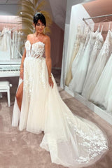 Split Front A-Line Tulle Lace Sweetheart Floor-Length Sleeveless Charming Wedding Dresses with Appliques