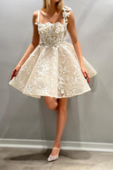 Beautiful A-Line Tulle Lace Spaghetti Straps Sleeveless Ivory Short Wedding Dress With Appliques