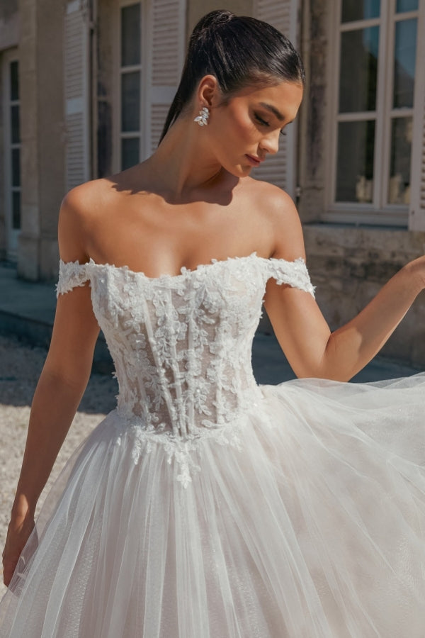 Beautiful Long A-line Off-the-shoulder Appliques Tulle Wedding Dress