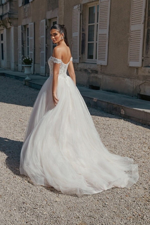 Beautiful Long A-line Off-the-shoulder Appliques Tulle Wedding Dress