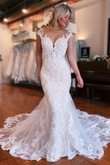 Beautiful Long Mermaid Lace Sleeveless Wedding Dress With Detachable Train