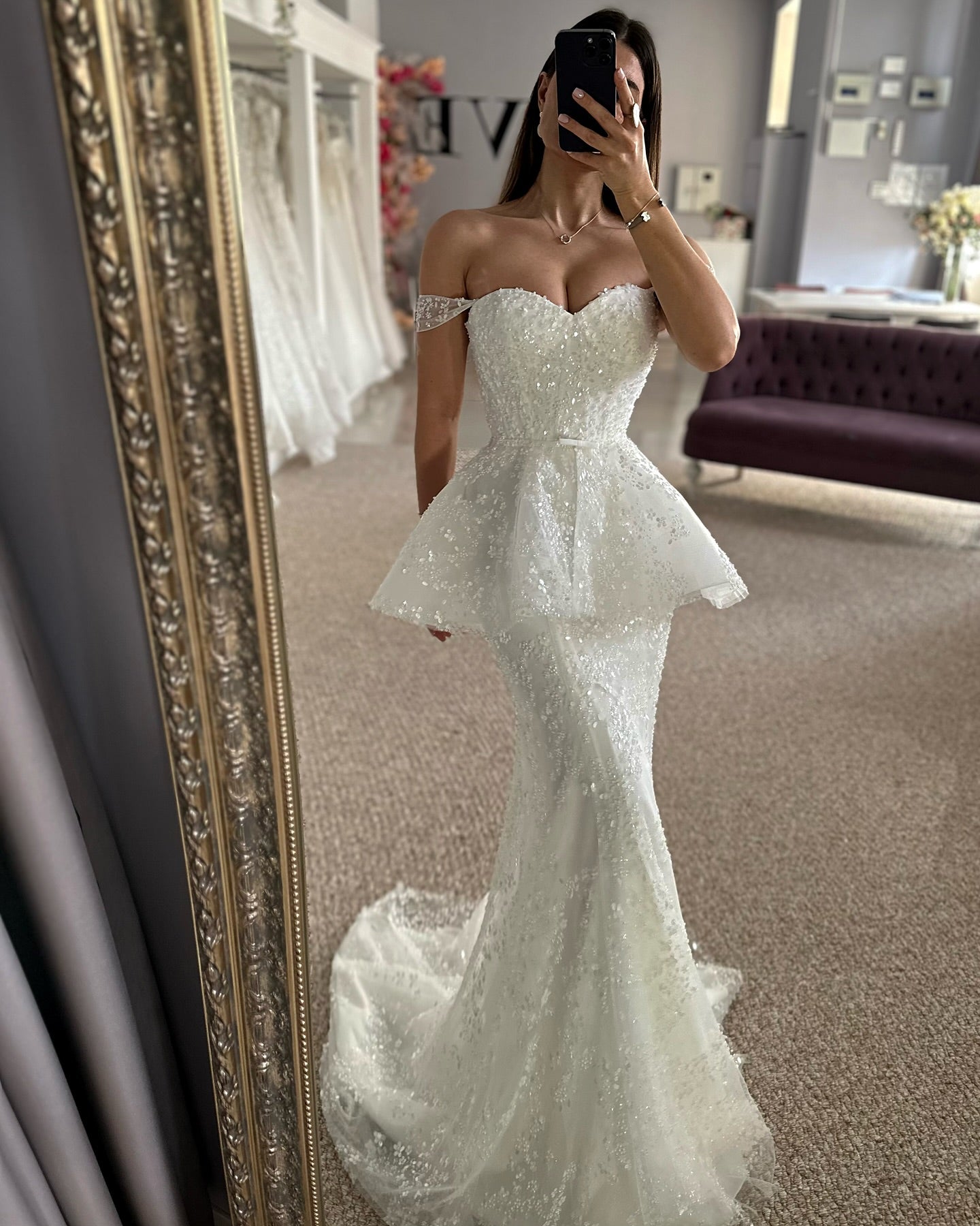 Beautiful Mermaid Tulle Lace Sweetheart Sleeveless White Wedding Dresses With Appliques