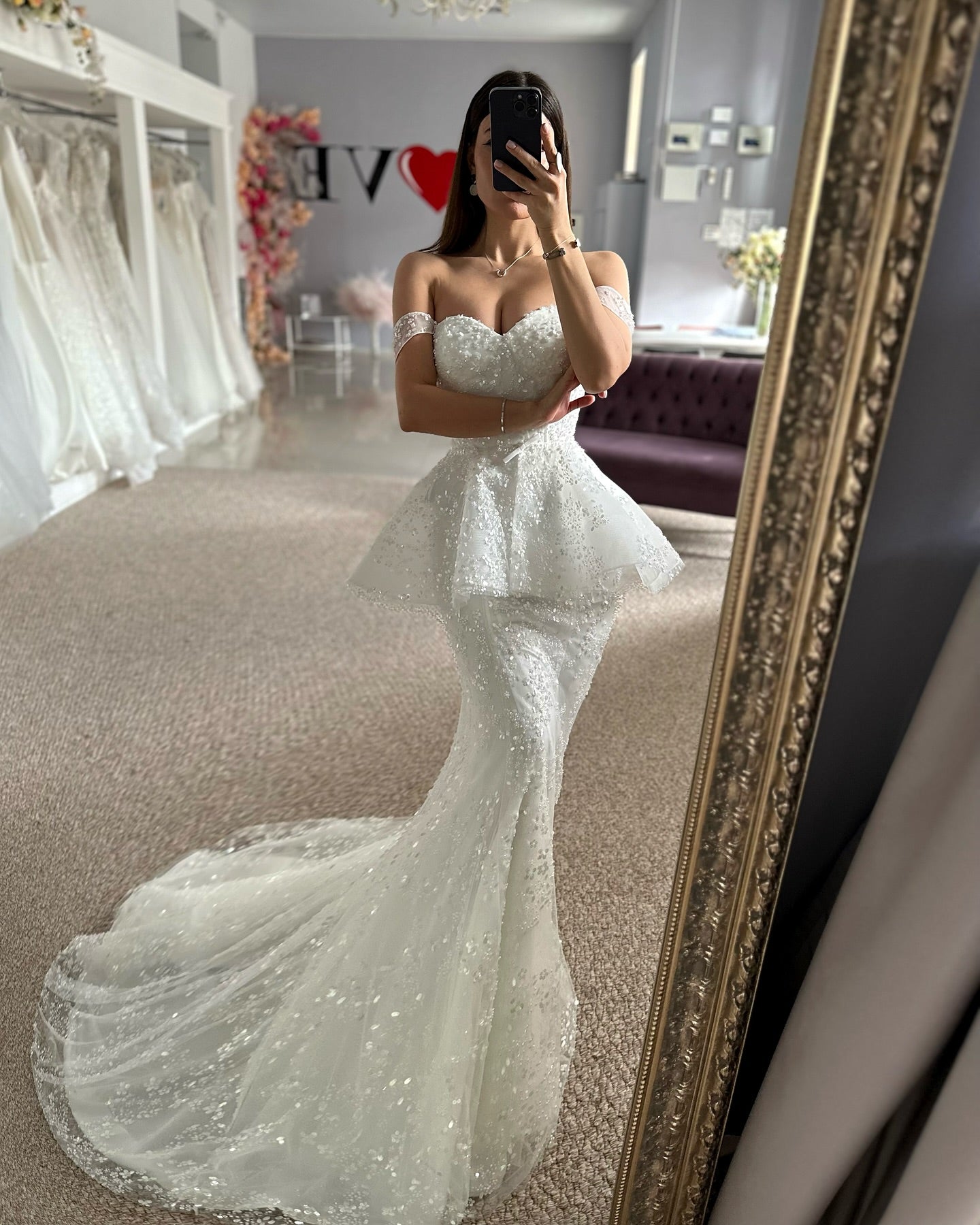 Beautiful Mermaid Tulle Lace Sweetheart Sleeveless White Wedding Dresses With Appliques