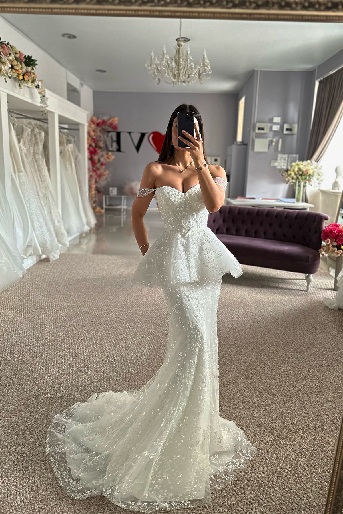 Beautiful Mermaid Tulle Lace Sweetheart Sleeveless White Wedding Dresses With Appliques