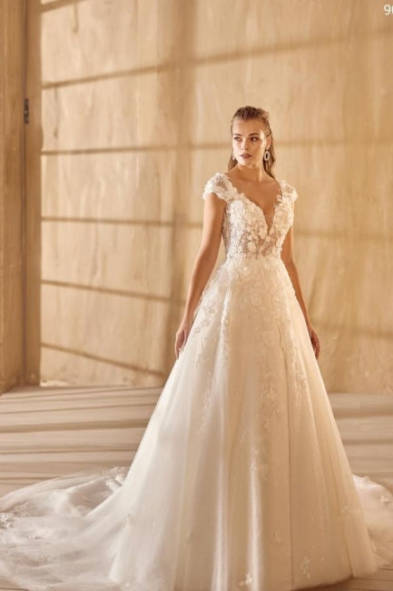 Beautiful V-neck Long A-line Lace Tulle Sleeveless Wedding Dresses