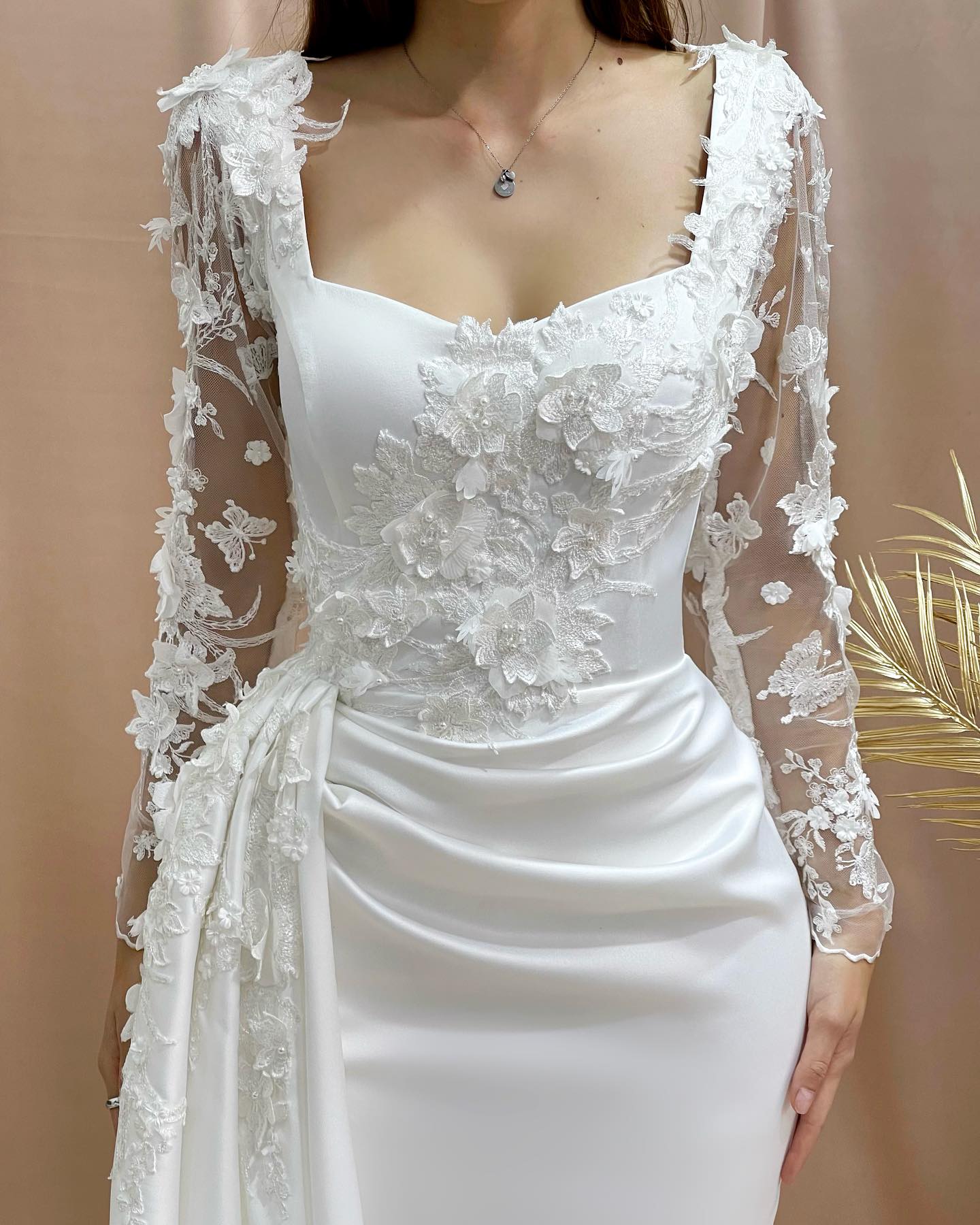 charming column off-the-shoulder long sleeve appliques satin lace prom dresses