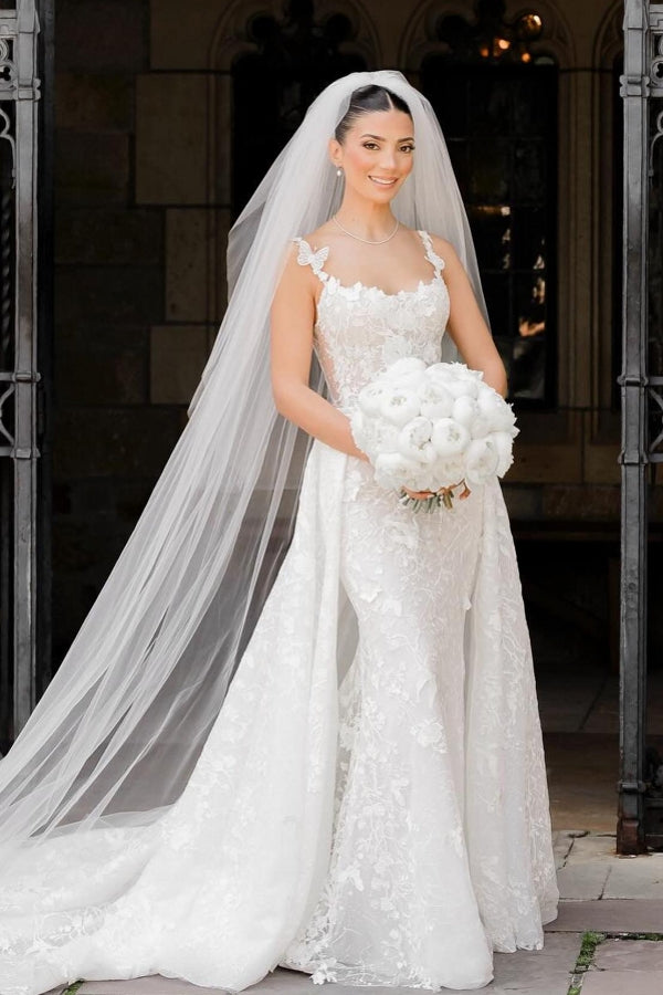 Charming Long Ivory Sleeveless Lace Wedding Dress with Detachable Train