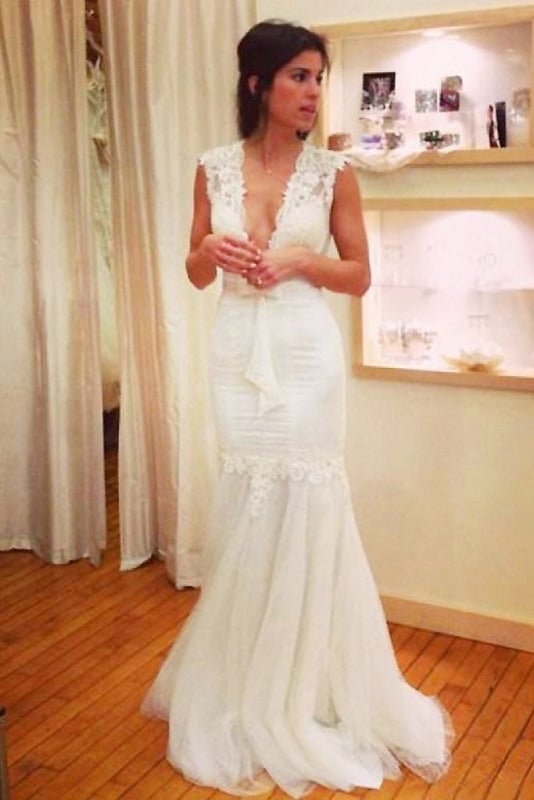 Chic Applique Tulle V-neck Sleeveless Mermaid Elegant Wedding Dresses