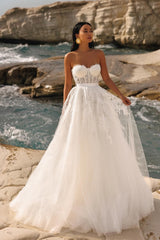 Chic Long Ivory A-line Strapless Appliques Tulle Wedding Dress