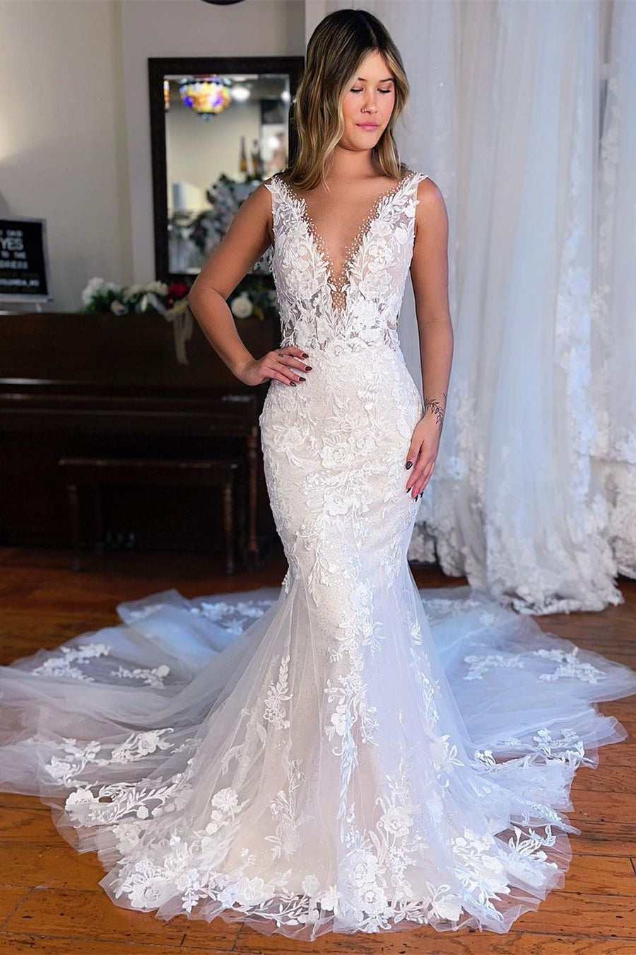 Chic Long Mermaid V-neck Sleeveless Lace Wedding Dress-misshow.com