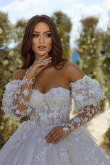 Elegant A-line Appliques Lace Sweetheart Tulle Wedding Dress With Long Sleeves-misshow.com