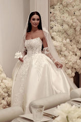 Elegant A-Line Tulle Scoop Sleeveless White Wedding Dress With Appliques