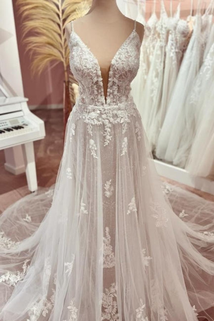 Elegant Boho V-neck A-line Spaghetti Straps Backless Wedding Dress with Lace