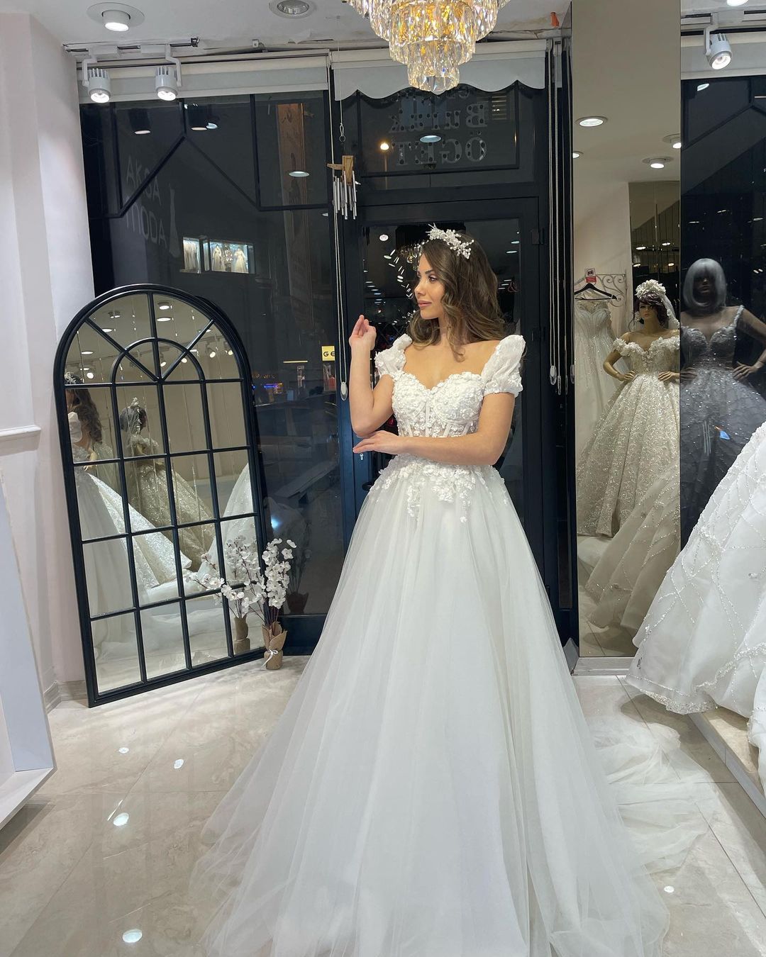 Elegant Floor Length Sweetheart Short Sleeves A-Line Tulle Wedding Dress-misshow.com