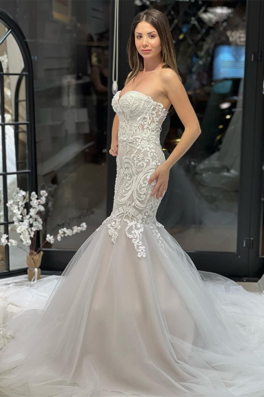 Elegant Floor Length Sweetheart Sleeveless Mermaid Lace Wedding Dress with Appliques-misshow.com