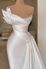 Elegant Long Ivory Strapless Satin Pleated Wedding Dress with Pearls