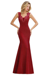 Looking for Prom Dresses,Evening Dresses,Homecoming Dresses,Bridesmaid Dresses,Quinceanera dresses in Lace,Bright silk, Mermaid style, and Gorgeous Lace work  MISSHOW has all covered on this elegant Elegant Mermaid Evening Party Dress Sleeveless V-neck Silk Slim Prom Gown.