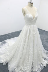 Elegant V-neck Appliques Tulle A-line Wedding Dress-misshow.com