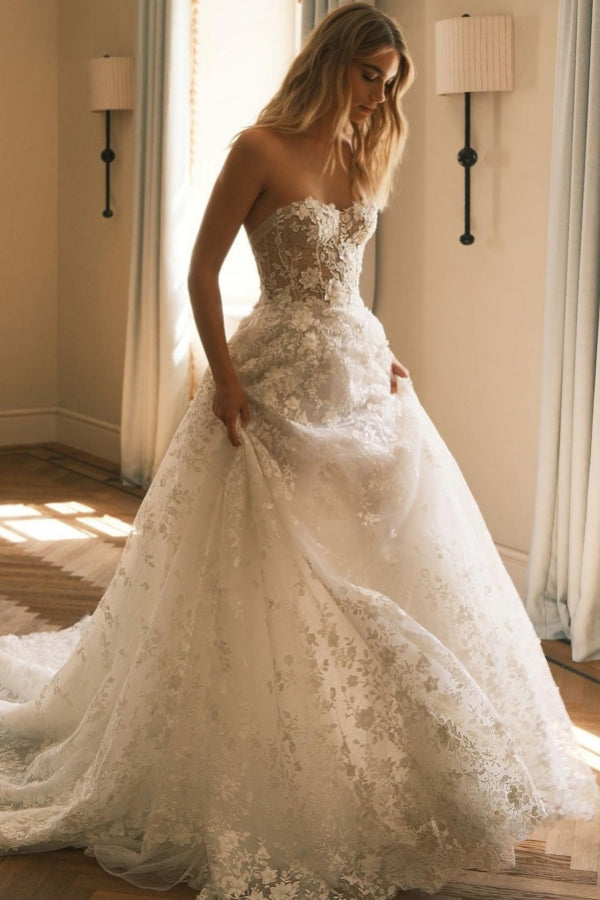 Extravagant Long A-line Lace Sweetheart Strapless Wedding Dress