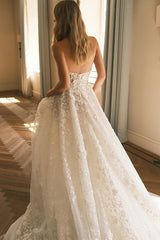 Extravagant Long A-line Lace Sweetheart Strapless Wedding Dress